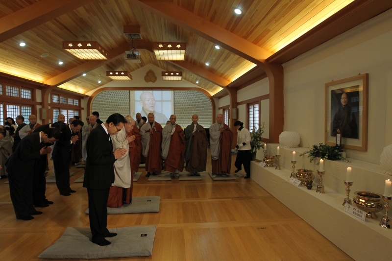 2010.03.12_대통령 법정대종사 조문 (1)